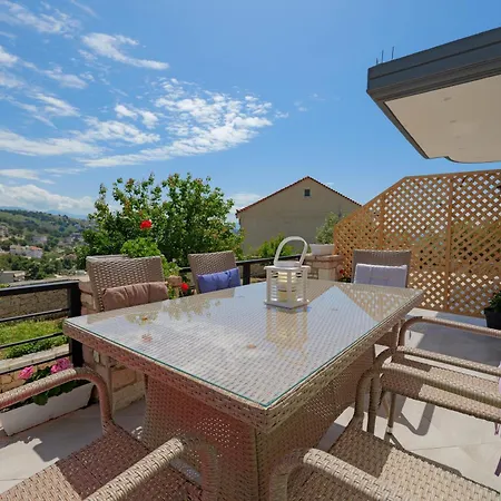 Nanaj Apartment Sarande